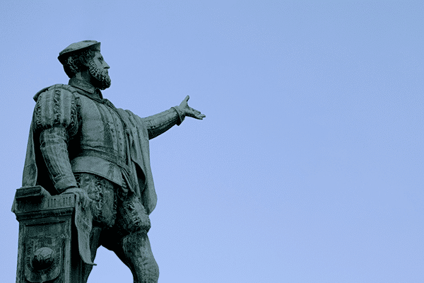 Statue of Juan Sebastián Elcano in Guetaria. Photo: JUE (CC BY-SA 2.5, modified photo)