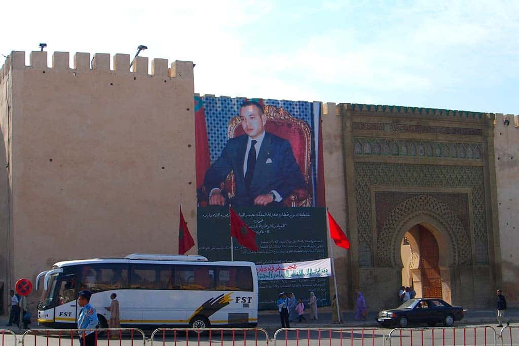 Retrato del rey Mohammed VI en la plaza de Meknes, Marruecos. Foto: fredsharples (CC BY 2.0)
