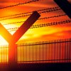 Electrified Fence. Photo: Gerson Galán Beras (Public domain)