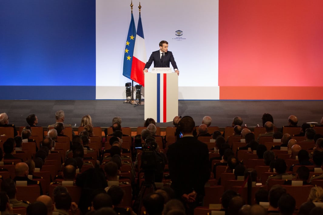 Emmanuel Macron sobre la estrategia de defensa y disuasión ante los aprendices de la 27ª promoción de la escuela de guerra