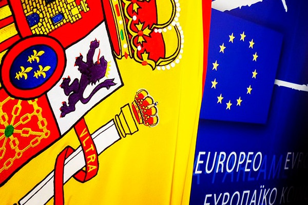 Flags of Spain and the EU. Photo: European Parliament (CC BY-NC-ND 2.0)