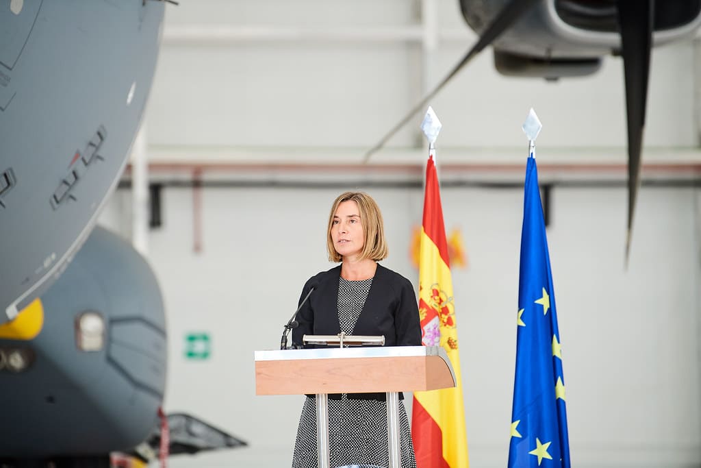 La defensa europea: ¡hagan juego! La alta representante Federica Mogherini en la inauguración del European Tactical Airlift Centre en Zaragoza, el pasado 8 de junio.