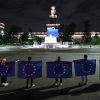 People carrying the European flag in front of Castello Sforzesco (Milan, Italy) illuminated on the occasion of Europe Day 2021. Photo: Piero Cruciatti/©European Union, 2021. EC-Audiovisual Service. Elcano Blog