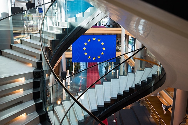 European flag inside the building of the European Parliament in Strasbourg. Photo: © European Union 2015 - European Parliament (CC BY-NC-ND 4.0)
