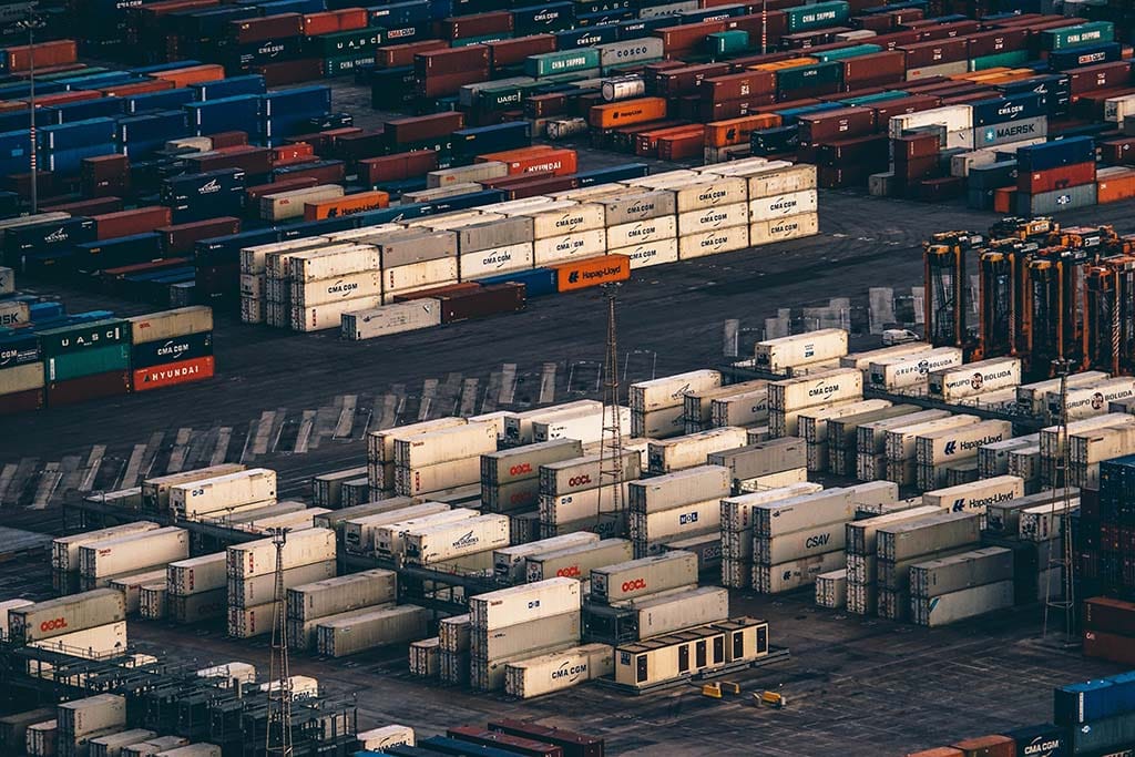 Señales de desaceleración en el comercio exterior español. Foto: Fancycrave (Unsplash). Blog Elcano