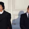 Muammar Gaddafi y Nicolás Sarkozy. Foto: Pool/AFP - Blog Elcano