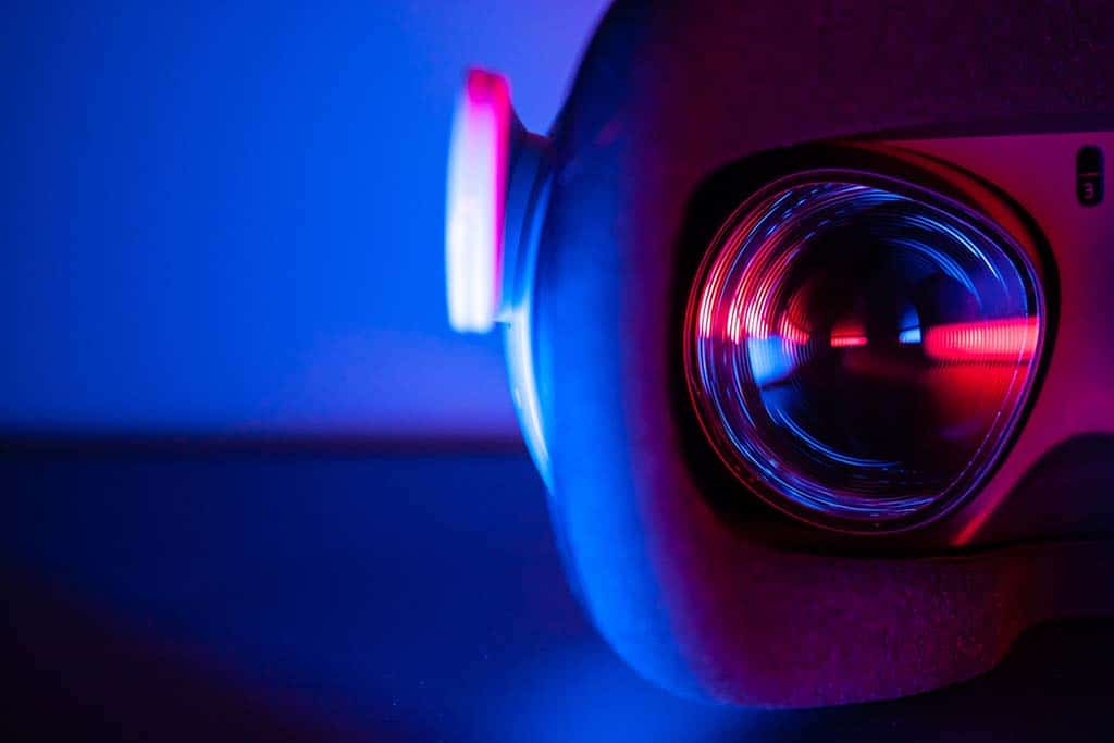 Wars of the three spheres: the West, the East and the Metaverse. Virtual Reality Headset. Photo: James Yarema @jamesyarema. Elcano Blog