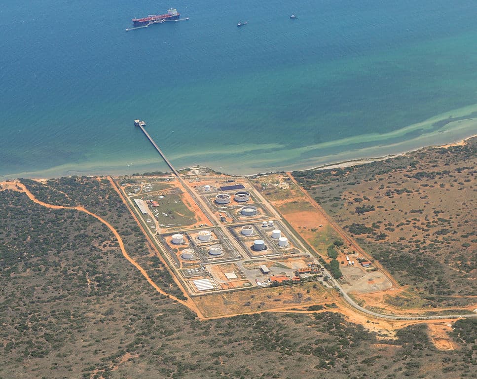 El declive petrolero de Venezuela se acelera. Vista aérea de las instalaciones de PdVSA en la isla Margarita.