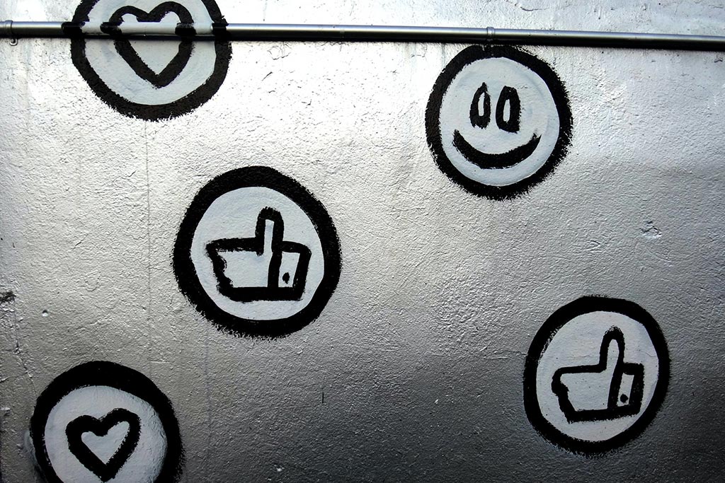 Russian bots: plenty of interference, but little influence? Social media likes and favourites. Photo: George Pagan III (@gpthree). Elcano Blog