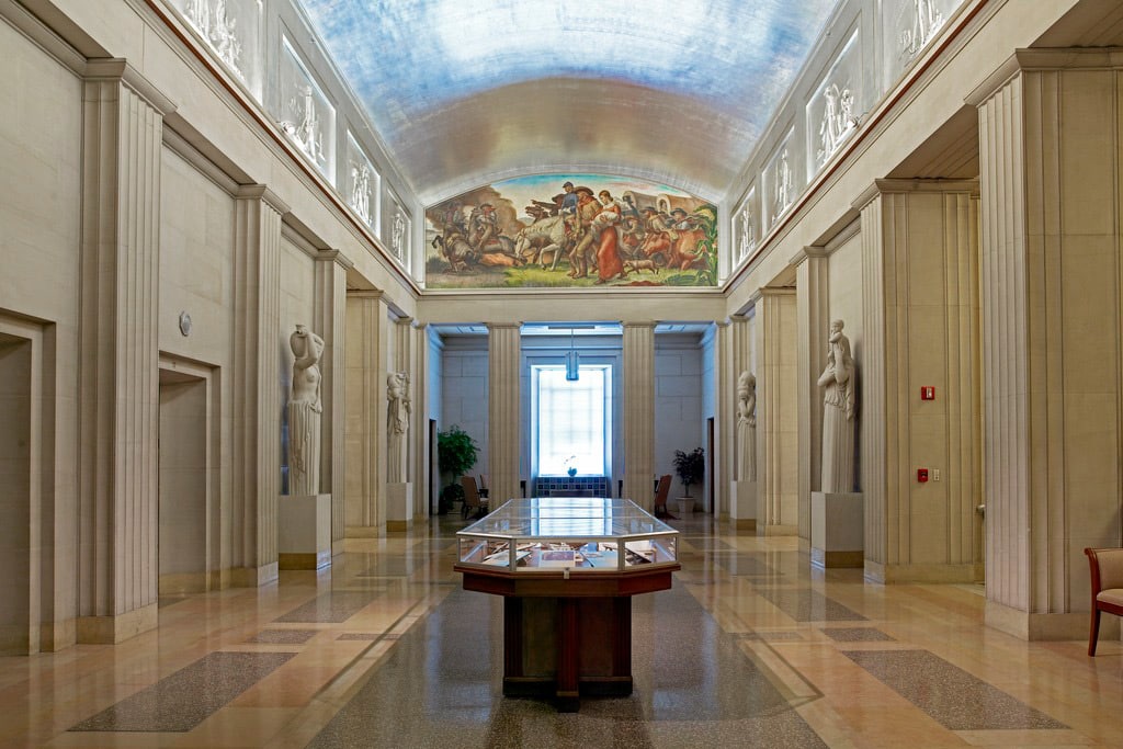 EEUU: ¿qué es una política exterior para la clase media? Interior, vestíbulo del quinto piso del edificio Harry S. Truman, sede del Departamento de Estado en Washington DC (EEUU). Foto: Carol M. Highsmith - Library of Congress (Wikimedia Commons / Dominio público)