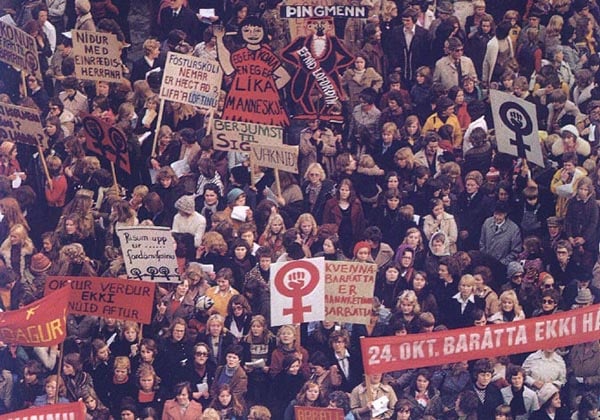 La igualdad de género también se juega en la política exterior. Imagen del Women’s Day Off en Islandia (1975). Foto: Women’s History Archive. Blog Elcano