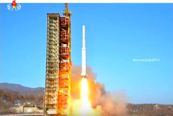 Captura de imagen del lanzamiento del satélite Kwangmyongsong-4 (7/2/2016). Fuente: Korean Central Television (KCTV). Blog Elcano
