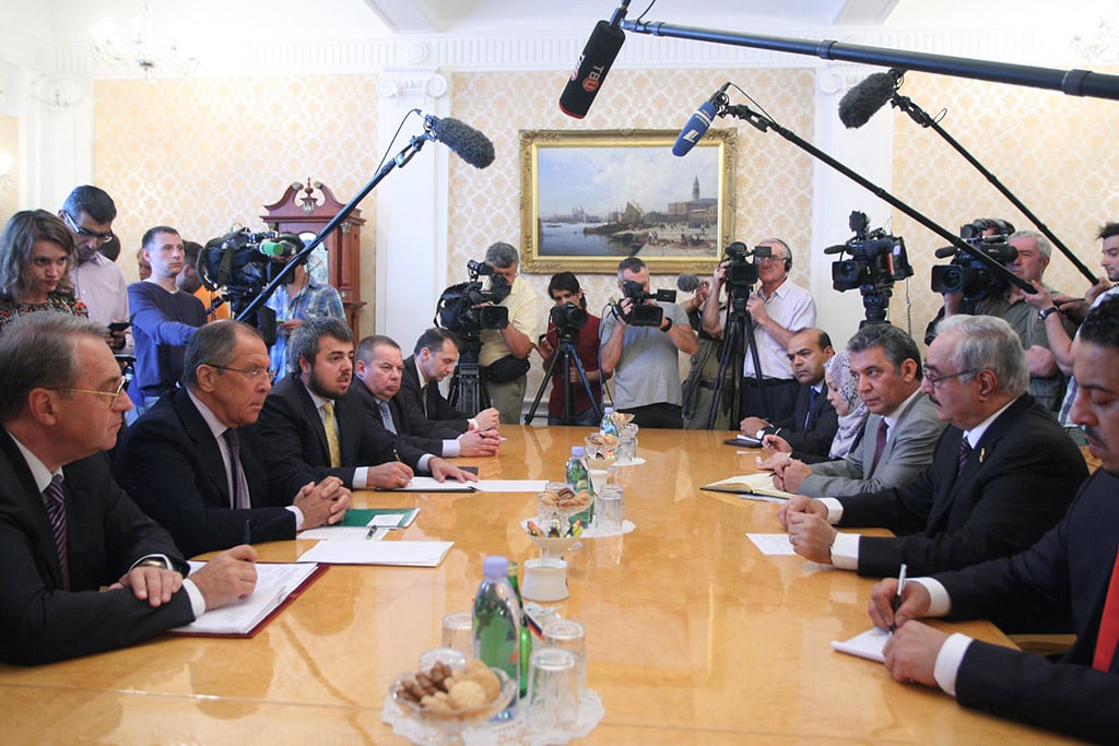 Khalifa Haftar durante su encuentro con Sergey Lavrov, ministro de Asuntos Exteriores de Rusia en 2017. Foto: MFA Russia (CC BY-NC-SA 2.0). Blog Elcano