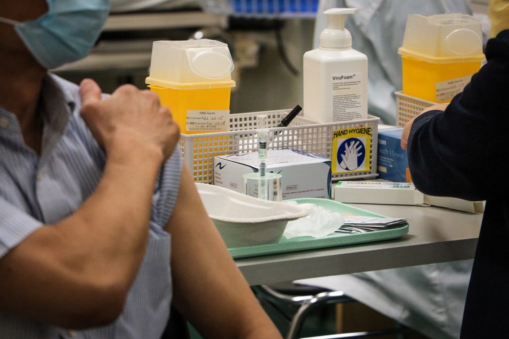 The global agenda: immunising the world. COVID-19 vaccine in Macau (China). Photo: Macau Photo Agency (@macauphotoagency). Elcano blog