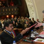 Venezuelan president Nicolas Maduro delivered the 2015 Report and Accounts to Henry Ramos, president of the National Assembly (15/1/2016). Photo: Agencia Venezolana de Noticias (AVN). Elcano Blog
