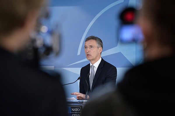 Rueda de prensa de Jens Stoltenberg, secretario general de la OTAN, tras la reunión del Consejo OTAN-Rusia (20/4/2016). Foto: NATO-OTAN Council. Blog Elcano