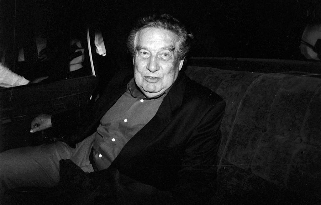 Octavio Paz para analistas internacionales. Octavio Paz llegando al premio Nobel de Literatura (1990) Foto: Gobierno CDMX (CC0 1.0) Blog Elcano