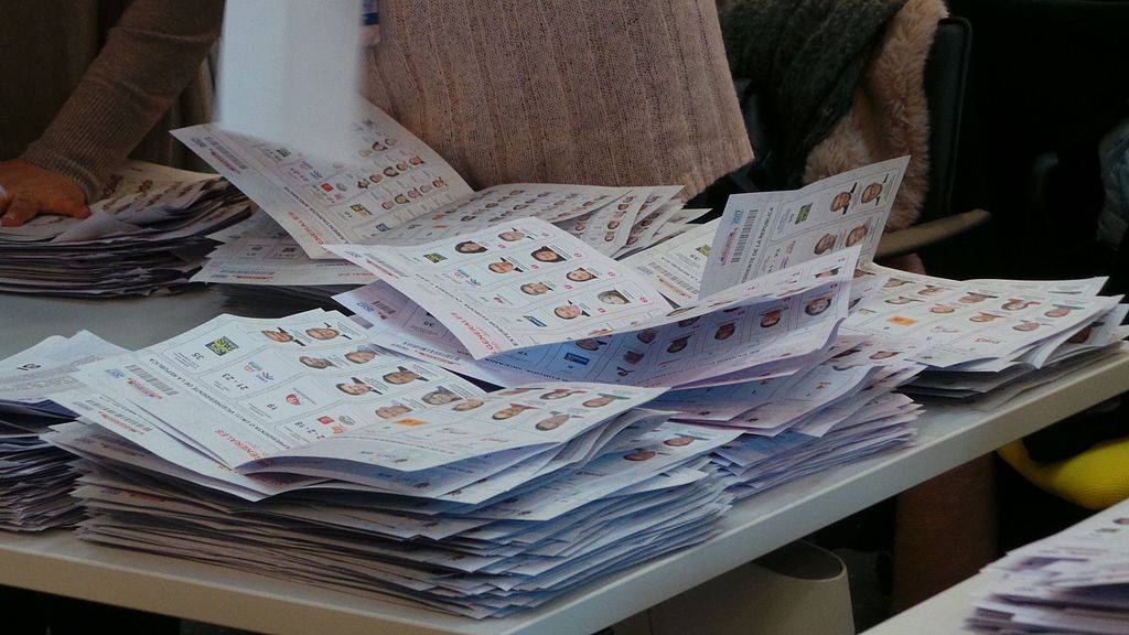 Papeletas de votación de las elecciones ecuatorianas 2017. Foto: Montserrat Boix (Wikimedia Commons / CC BY-SA 4.0). Blog Elcano