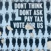 “No pienses, no preguntes, paga tus impuestos, vota por nosotros”. Valla publicitaria del artista callejero Peter Fuss en Pola, Katowice (Polonia). Foto: Pawel Czerwinski (@pawel_czerwinski). Blog Elcano