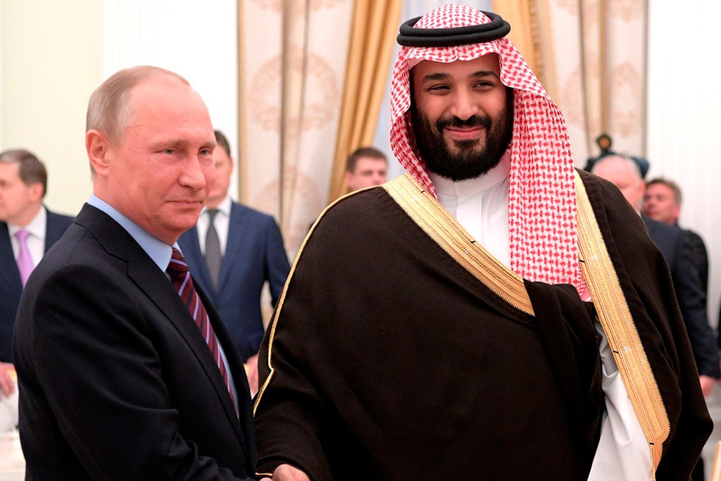 Vladimir Putin (presidente de Rusia) y Mohamed bin Salman (príncipe heredero de Arabia Saudí) durante un encuentro en Moscú en 2017. Foto: Kremlin.ru (CC BY 4.0). Blog Elcano