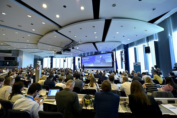 ¿Existe doping financiero en el I+D en Europa? Imagen de la conferencia «Research & Innovation – shaping our future» (3/7/2017). Foto: EU Science & Innovation (CC BY-ND 2.0). Blog Elcano