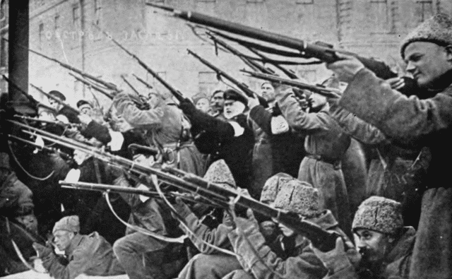 Manifestación a favor de la república en Petrogrado, marzo de 1917. Foto: Edward Alsworth Ross (The Russian Bolshevik revolution, 1921) vía Wikimedia Commons (Dominio público). Blog Elcano