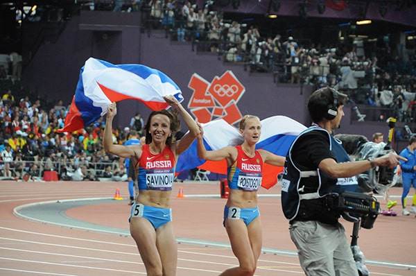 Mariya Savinova y Ekaterina Poistogova, oro y bronce en 800 metros lisos en Londres 2012. Foto: tab59 / Wikimedia Commons (CC BY-SA 2.0)
