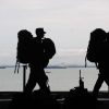 La Unión Europea sigue buscando su Brújula. Siluetas soldados caminando. Foto: Pixabay (CC0)