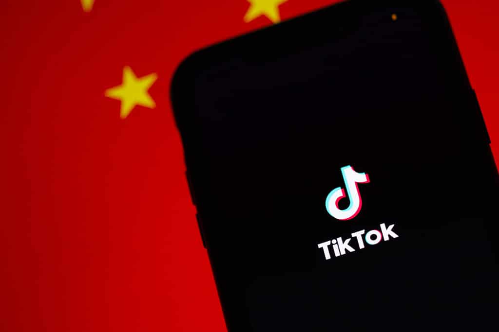 TikTok running on an iPhone. China's flag is displayed behind it. Photo: Solen Feyissa (@solenfeyissa). Elcano Blog
