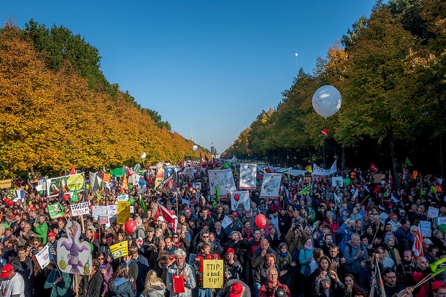 Manifestación Stop TTIP en Berlín (10/10/2015. Foto: Foodwatch / Flickr (CC BY-SA 2.0). Blog Elcano