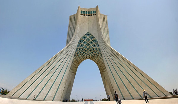 Torre Azadi en Teherán, construida en 1971 por orden del Sah. Foto: Christiaan Triebert (CC BY-NC 2.0)