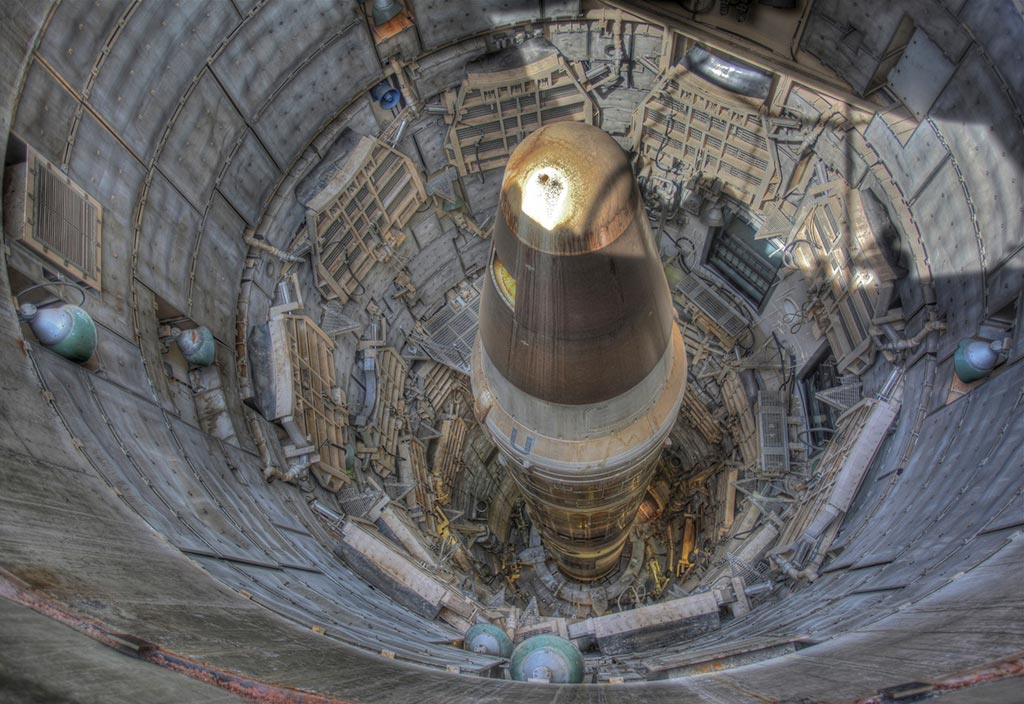 Carrera nuclear a toda vela. Un misil Titan II ICBM en un silo subterráneo. Foto: Steve Jurvetson (CC BY 2.0).