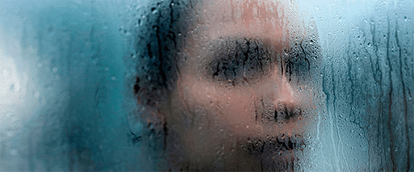 (In)tolerancia a la violencia de género. Transparente. Foto: Belinda Mason, Lágrimas silenciosas. Imágen vía ONU Mujeres.