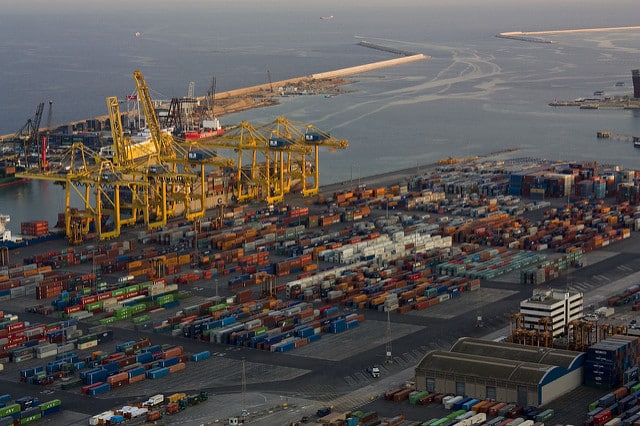 Cinco claves para comprender la exportación española en 2016. Puerto de Barcelona. Foto: Alex Morales / Flickr (CC BY-NC-ND 2.0). Blog Elcano