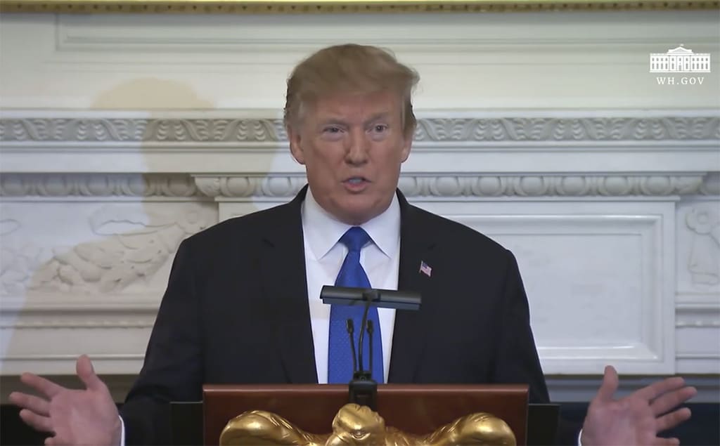 Donald Trump durante su discurso en la sesión de negocios de la Casa Blanca con los gobernadores. Imagen vía The White House. Blog Elcano