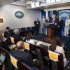 Rueda de prensa del presidente Donald Trump junto al vicepresidente Mike Pence y los miembros de el Cuerpo Especial para el Coronavirus de la Casa Blanca (20/3/2020). Foto: The White House / Shealah Craighead (Dominio público)