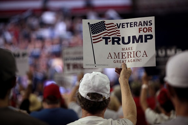Donald Trump supporters at a rally in Phoenix, Arizona (2016). Photo: Gage Skidmore (CC BY-SA 2.0). Elcano Blog