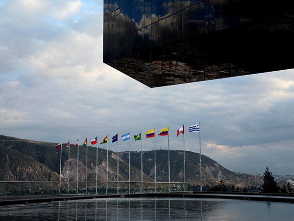 Edificio Néstor Kirchner, sede permanente de UNASUR en Ciudad Mitad del Mundo, Ecuador. Foto: Cancillería del Ecuador (CC BY-SA 2.0)