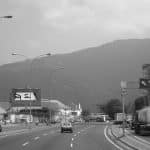 Billboard with the "eyes of Chávez" on the Caracas-La Guaira highway. Photo: Foto: Julio César Mesa / Flickr. Creative Commons License Attribution-NoDerivs. Elcano Blog