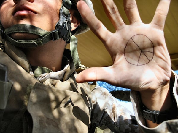 War and Peace. Foto: Jayel Aheram / Flickr (CC BY 2.0). Blog Elcano