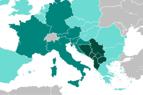 En azul oscuro, los 6 países balcánicos que forman el WB6: Serbia, Bosnia, Montenegro, Kosovo, Albania y Macedonia.