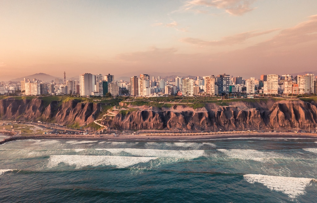 Sin buen gobierno no hay seguridad: el ejemplo del Perú. Playas de la Costa Verde en Lima (Perú). Foto: Willian Justen de Vasconcellos (@willianjusten)