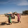Mujeres desplazadas en El Sereif, al norte de Darfur (Sudán), tras los enfrentamientos en Jebel Amir (2013). Foto: Sojoud El Garrai / UNAMID (CC BY-NC-ND 2.0)