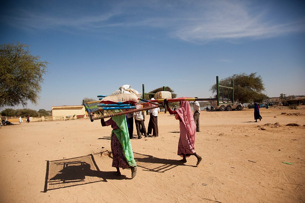 Mujeres desplazadas en El Sereif, al norte de Darfur (Sudán), tras los enfrentamientos en Jebel Amir (2013). Foto: Sojoud El Garrai / UNAMID (CC BY-NC-ND 2.0)