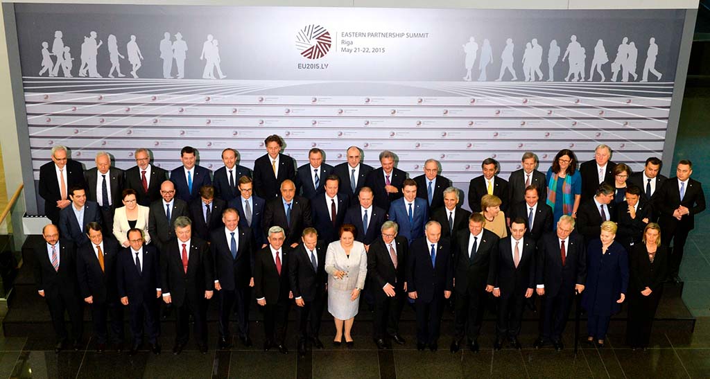 El Partenariado Oriental de la UE a la deriva. Foto de familia en la Cumbre de la Asociación Oriental en Riga del 21 y 22 de mayo.