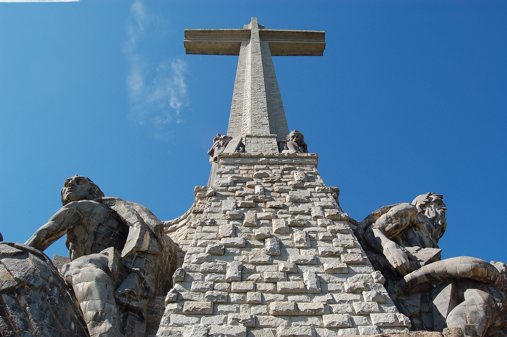 Should Franco’s tomb be removed from his basilica? Photo: Neticola Sny (CC BY-ND 2.0). Elcano Blog