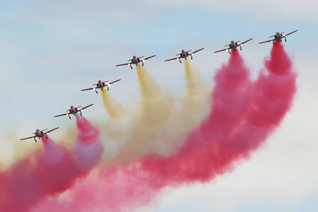 Elecciones y política de Defensa para la próxima Legislatura. Patrulla Águila sobre La Coruña.