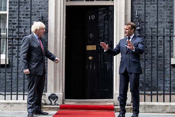 Boris Johnson y Emmanuel Macron en el Aniversario de la resistencia, Londres. Foto: Pippa Fowles / Number 10 (CC BY-NC-ND 2.0).