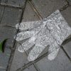 COVID-19 in Spain: tentatively moving toward a ‘new normality’. Disposable glove thrown on the street in Madrid. Photo: César (CC BY-SA 2.0). Blog Elcano