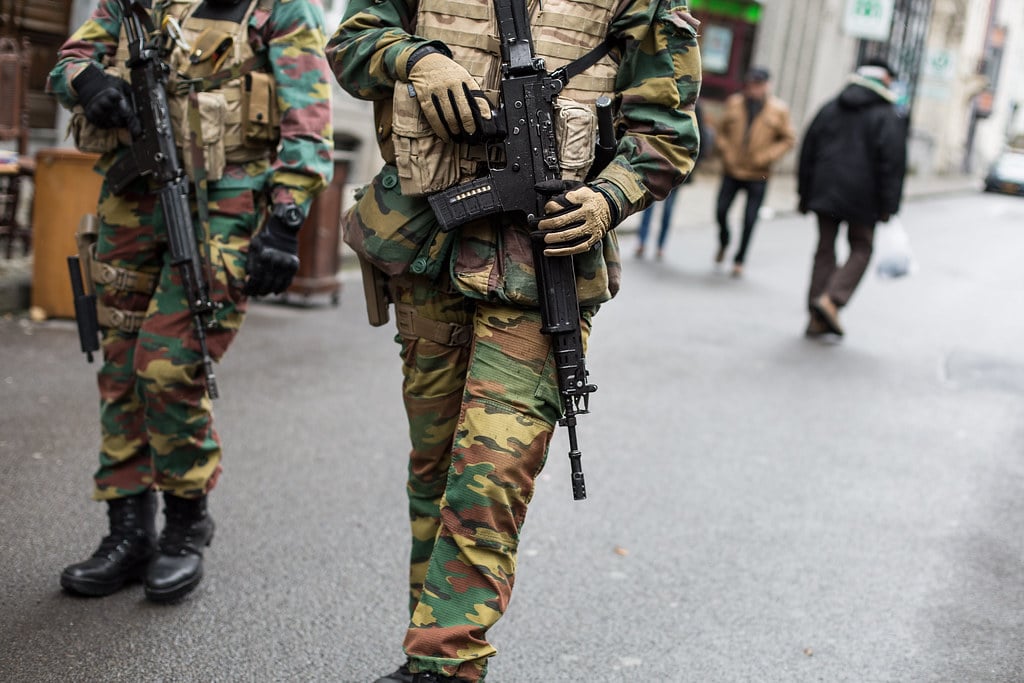 La lucha contra el terrorismo en Europa: no se trata sólo de libertad y seguridad, sino también de medios. Militares patrullan en Verviers, Bélgica, unos días después del atentado en Bruselas.